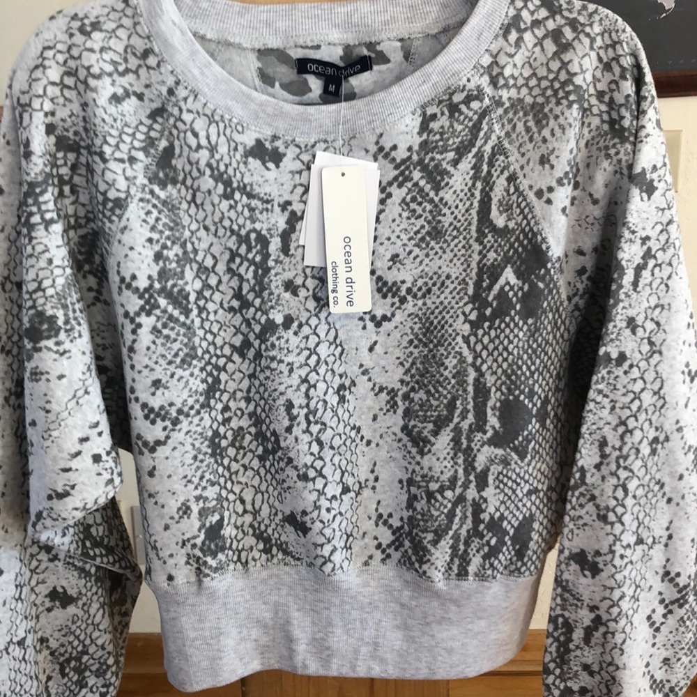 Reptile Cropped Sweatshirt, NWT! - Picture 3 of 4